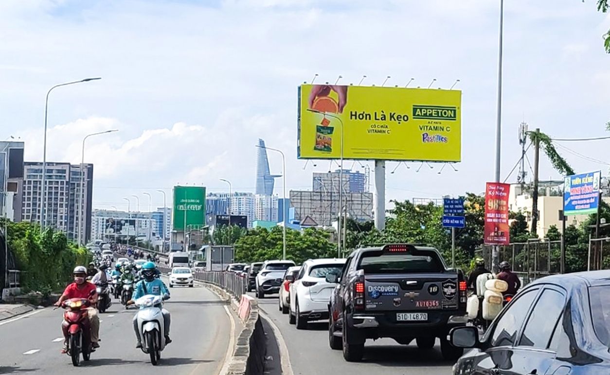 Cầu Kênh Tẻ - đối diện 32 Nguyễn Hữu Thọ