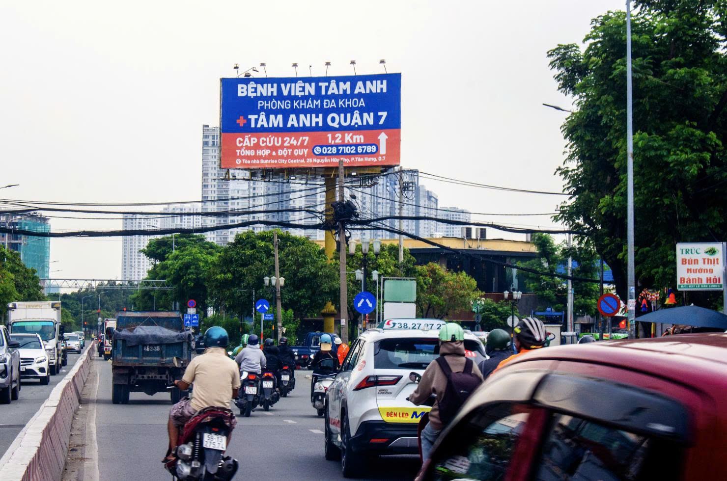 Ngã tư Nguyễn Hữu Thọ - Lê Văn Lương 3