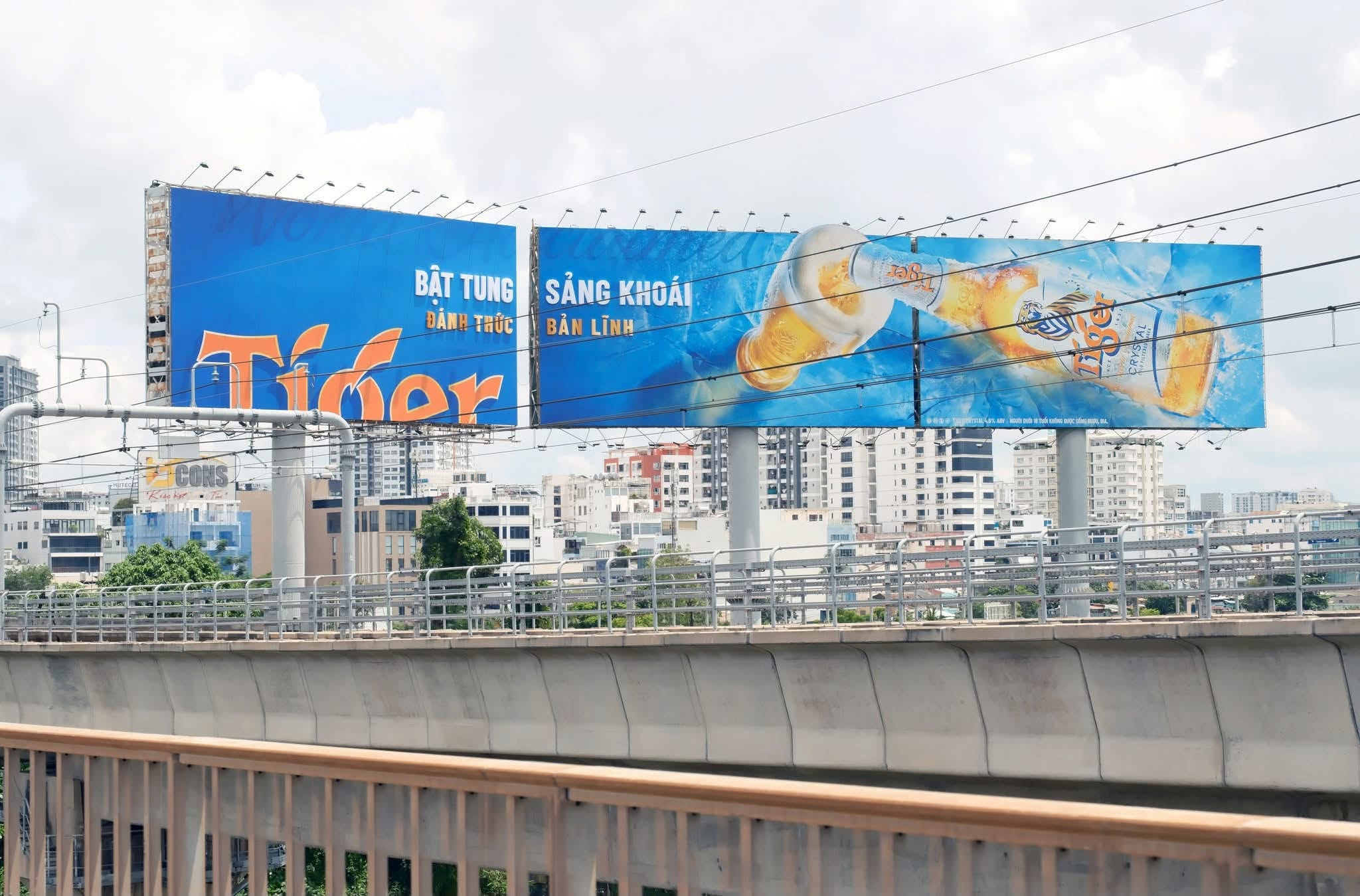 Billboard Cầu Sài Gòn