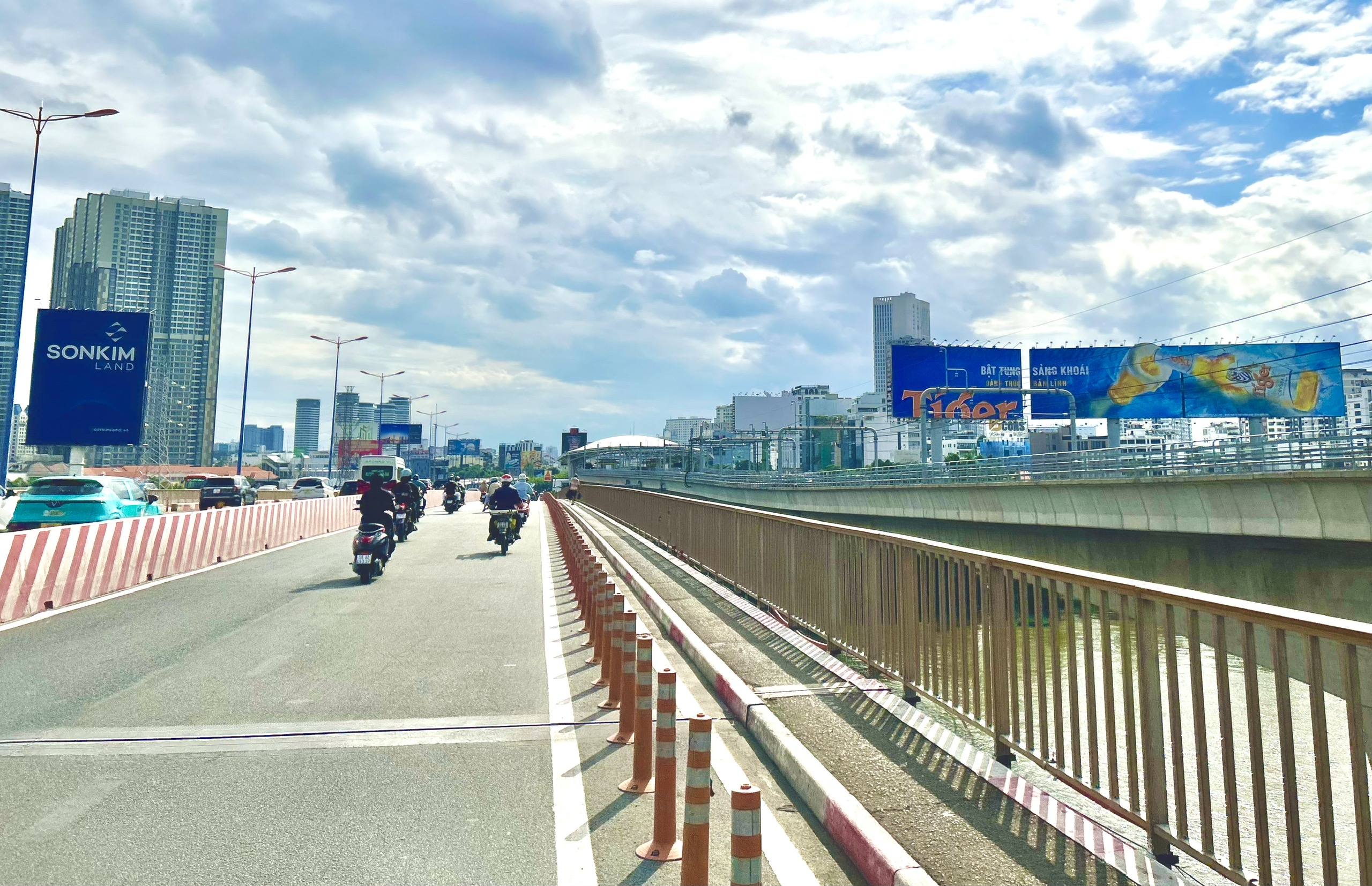 Cầu Sài Gòn – Tân Cảng 2 Billboard Cầu Sài Gòn