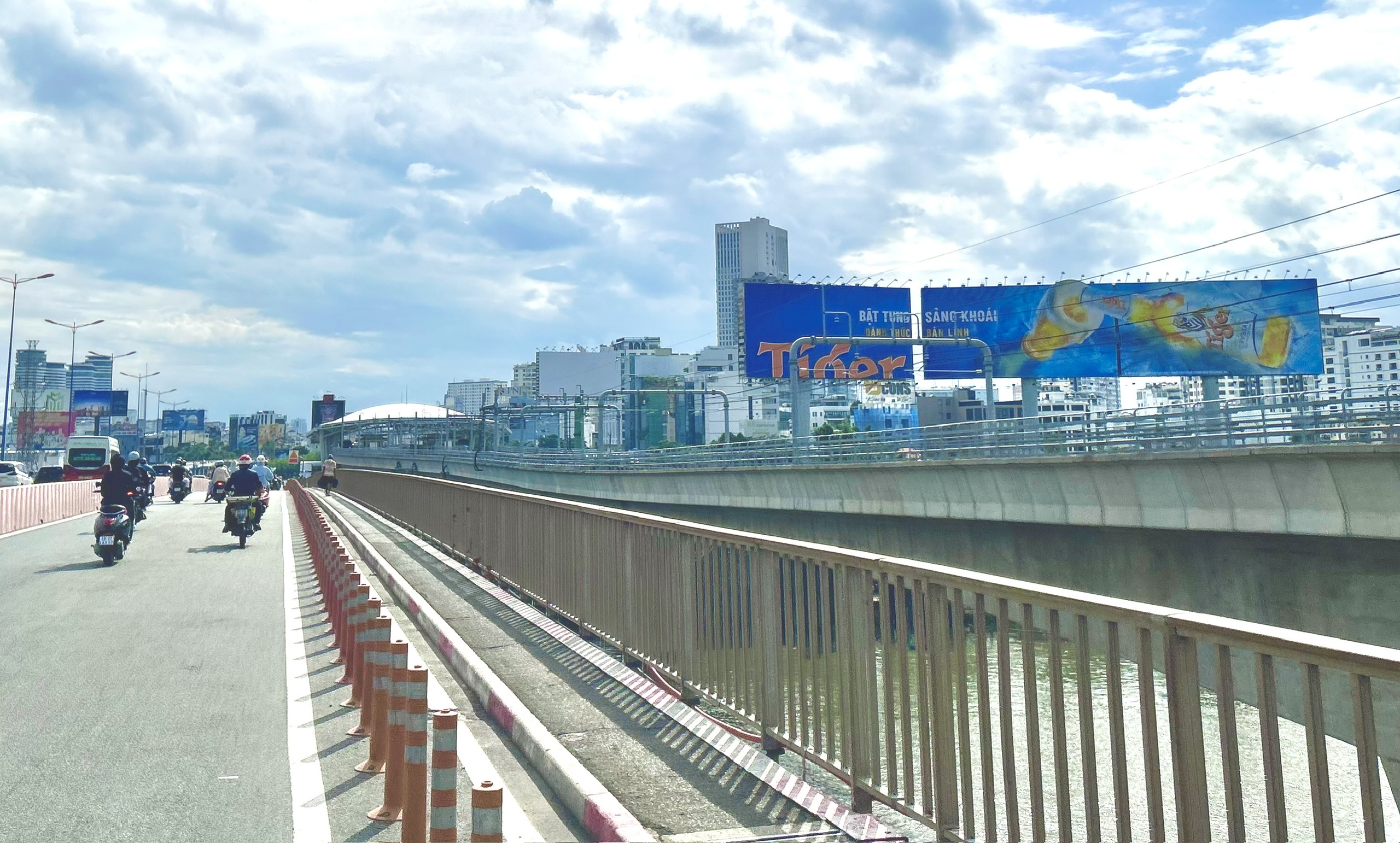 Cầu Sài Gòn – Tân Cảng 3 Billboard Cầu Sài Gòn
