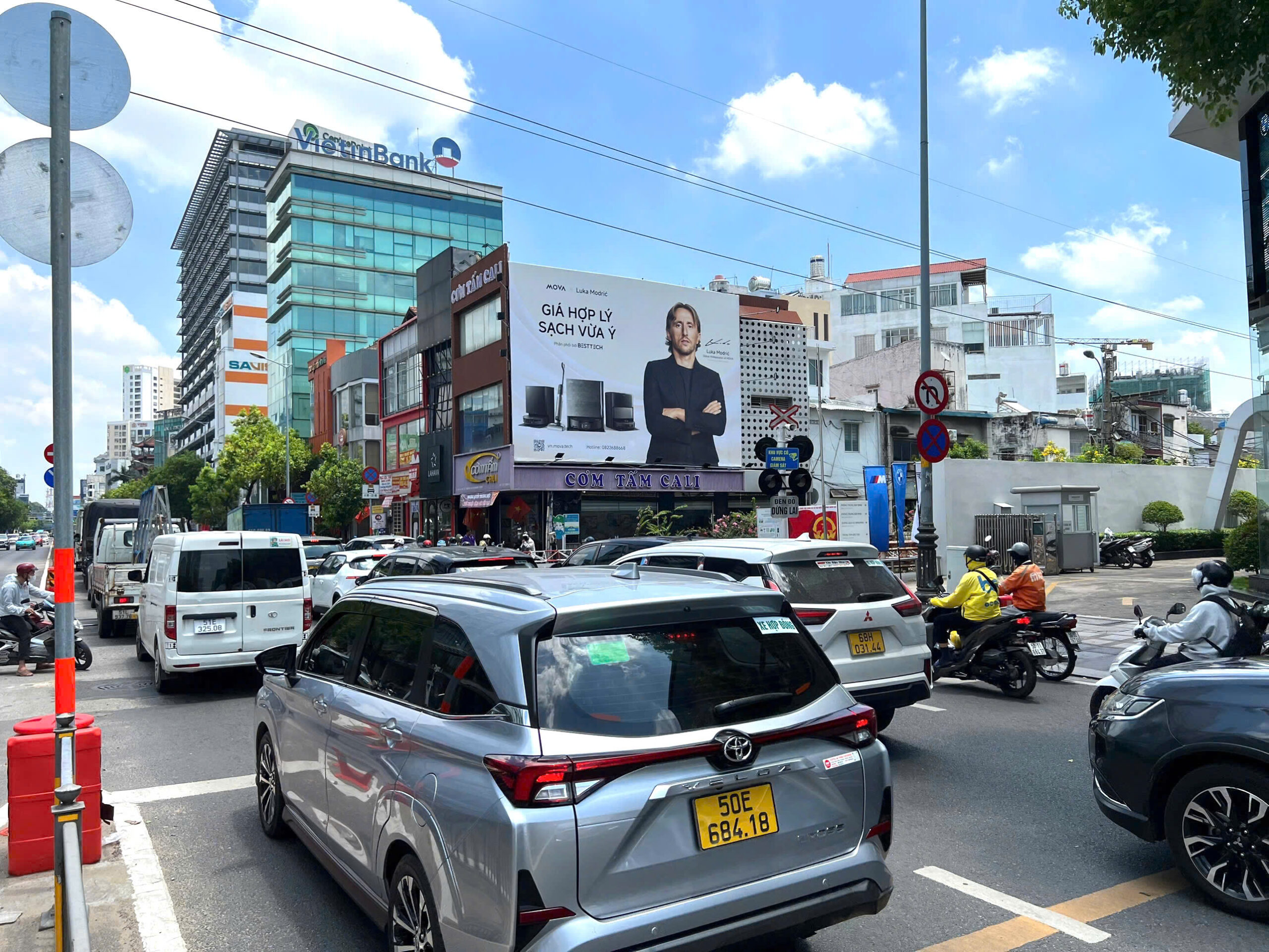 Pano đường ray Nguyễn Văn Trỗi