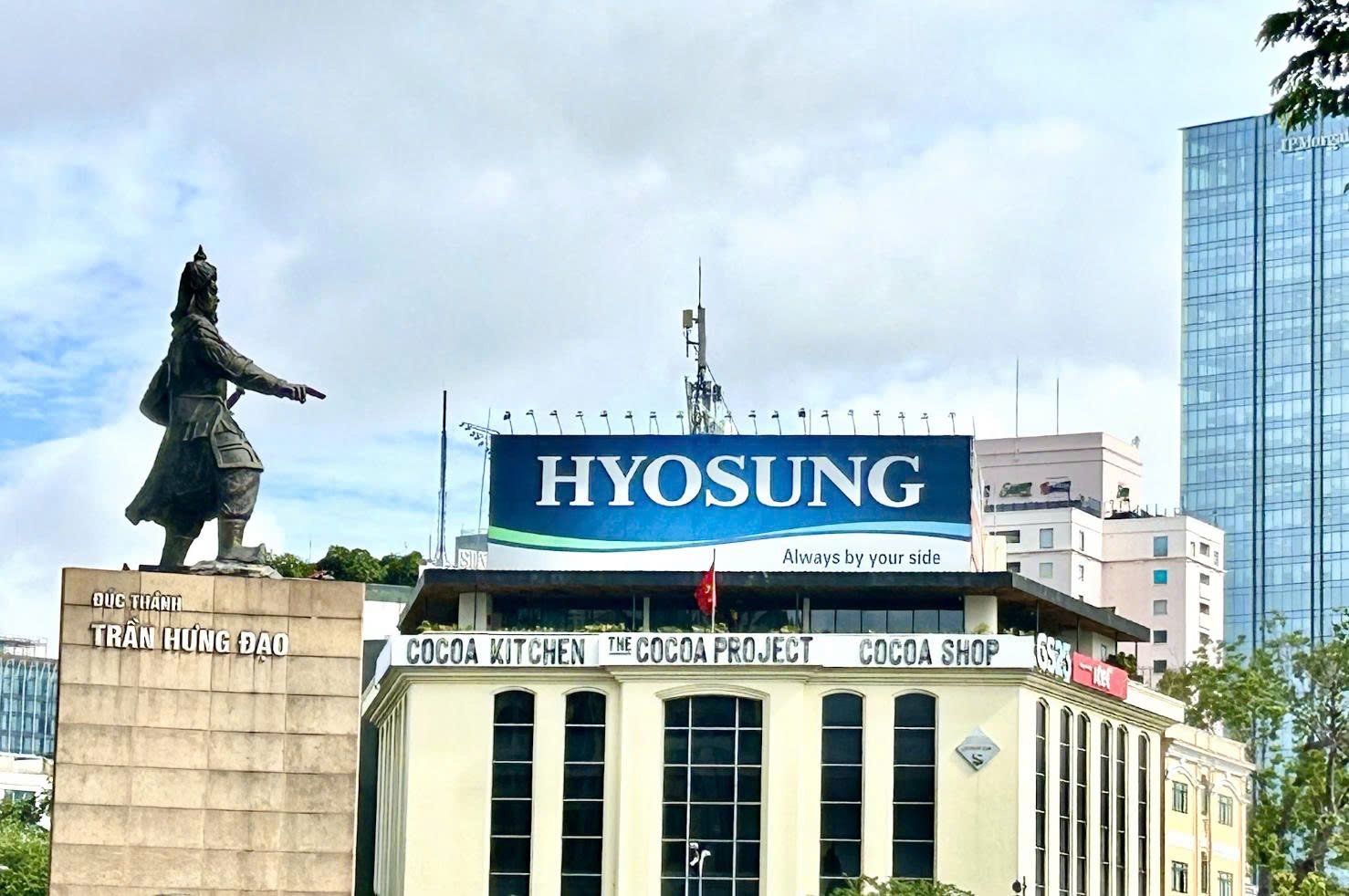 Pano quảng cáo Công trường Mê Linh